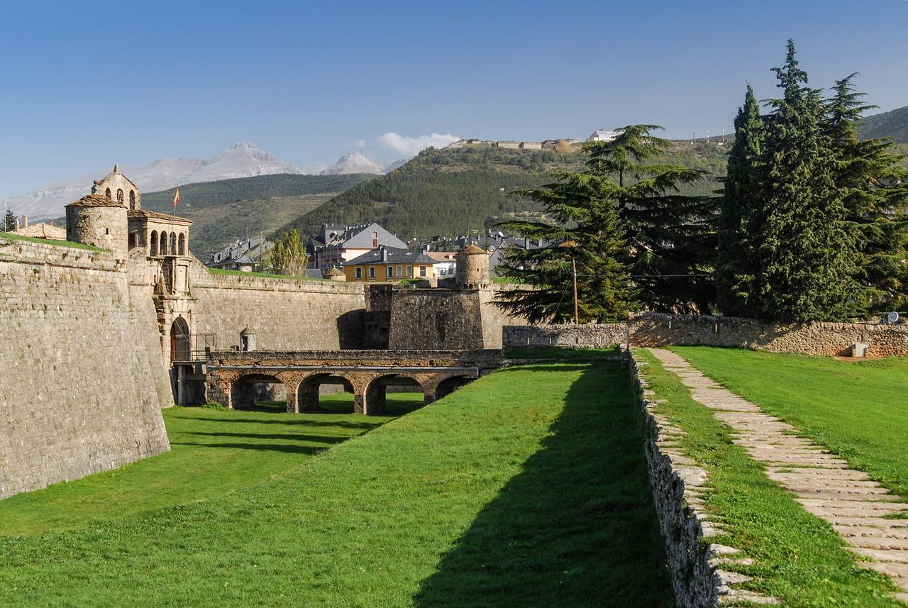 Hotel El Acebo جاكا المظهر الخارجي الصورة